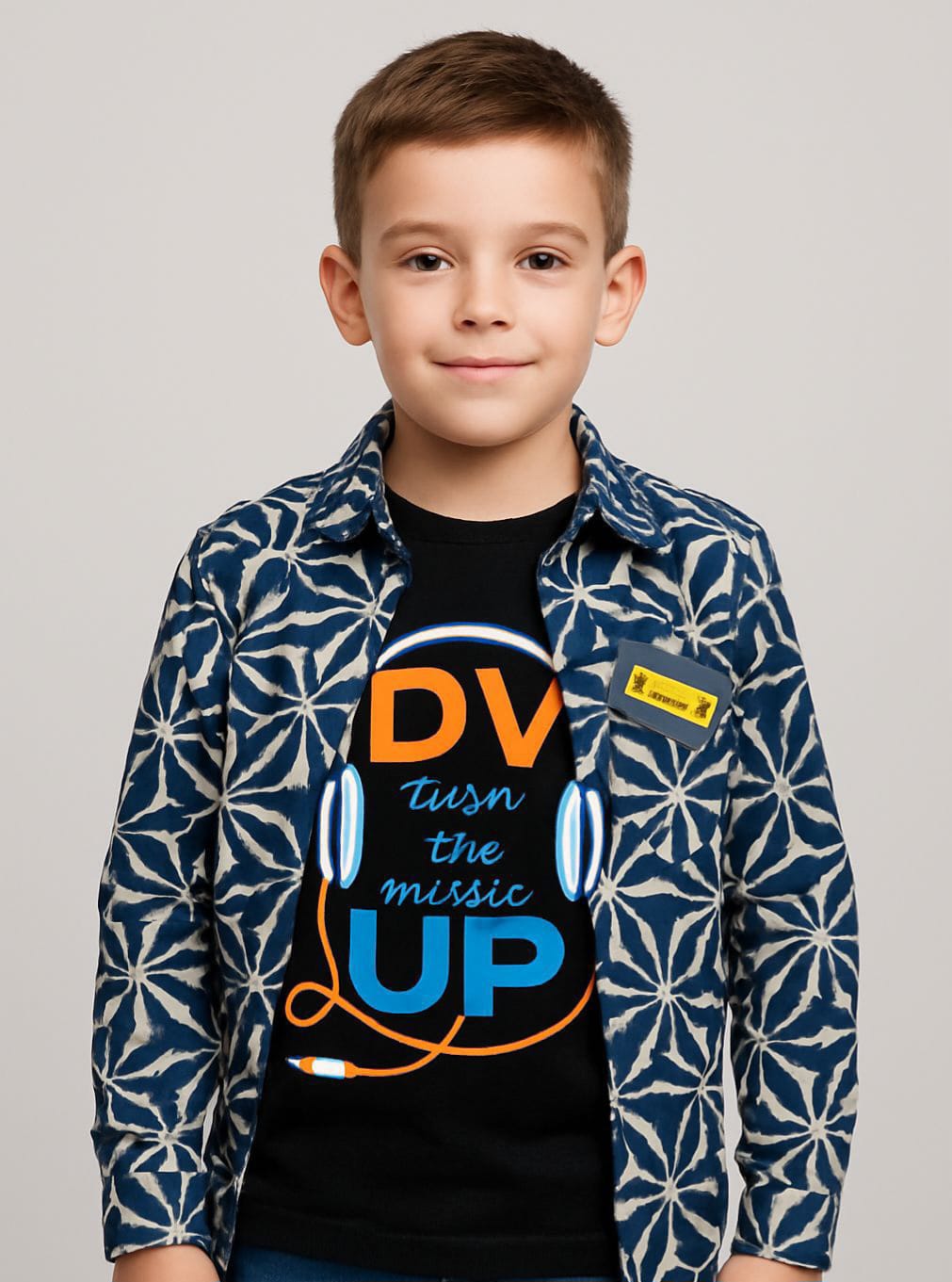 Turn up the style with this fun and versatile outfit set!